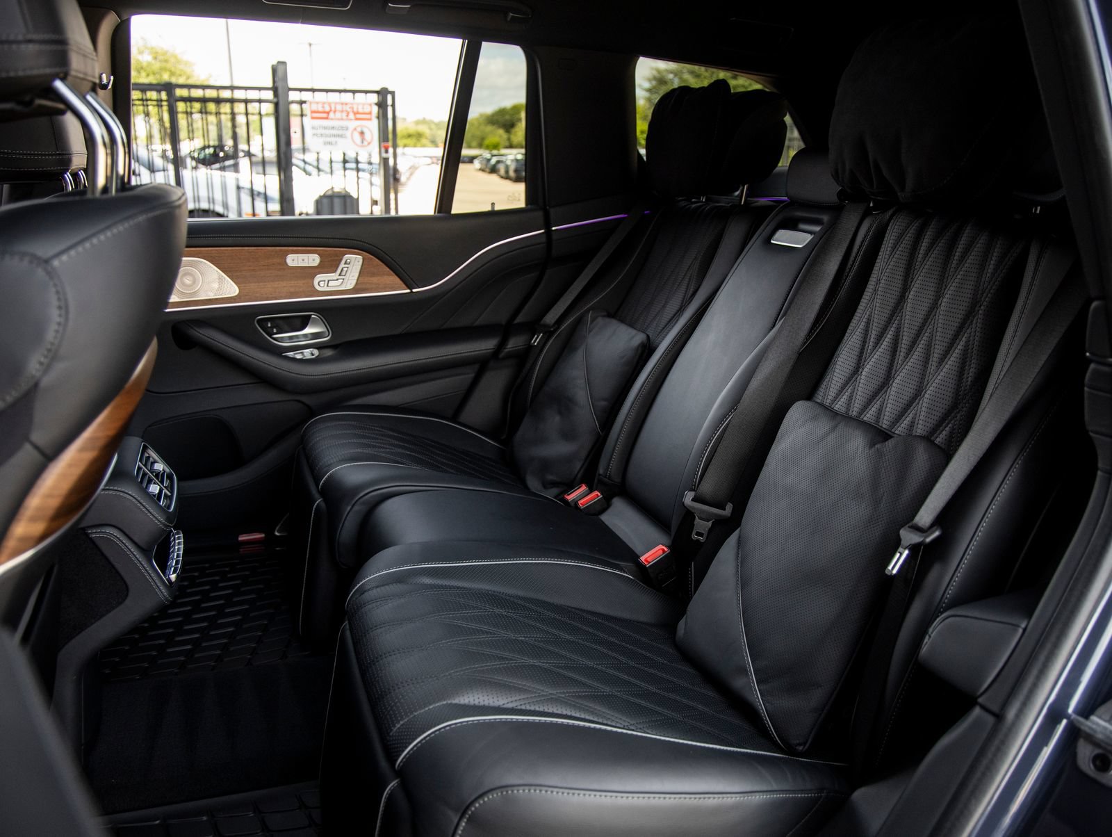 Used 2024 Mercedes-Benz Maybach GLS 600 4MATIC image 45