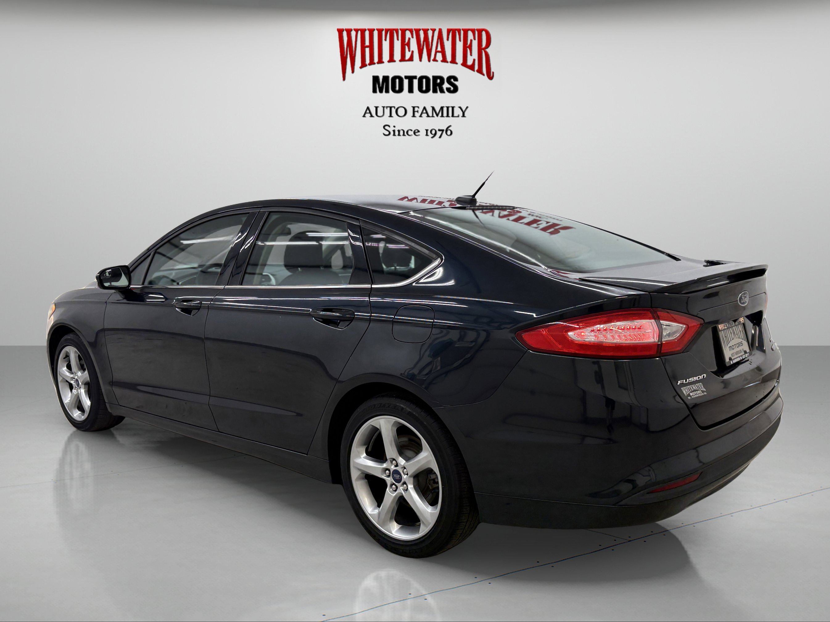 Used 2014 Ford Fusion SE FWD image 2