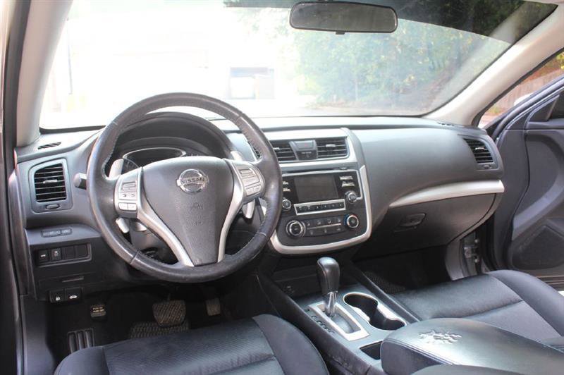 Used 2017 Nissan Altima 2.5 SR w/ LED Appearance Package FWD image 15