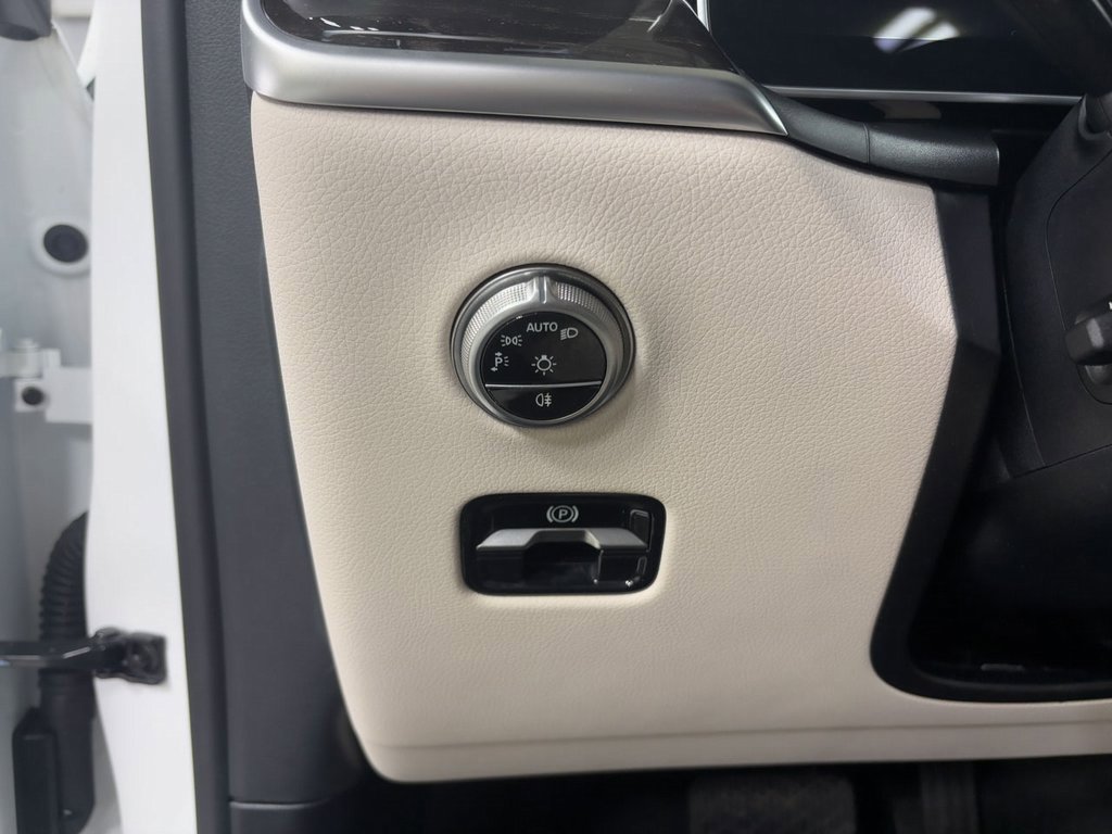 Certified 2025 Mercedes-Benz GLC 300 4MATIC image 10