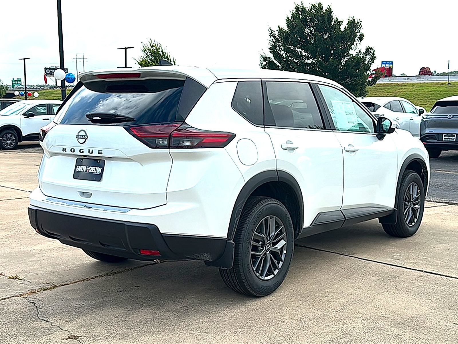 New 2026 Nissan Rogue SV FWD image 8