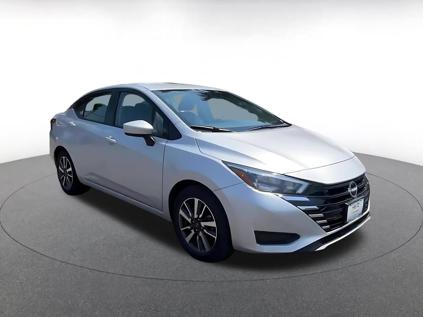 Used 2025 Nissan Versa SV FWD image 2