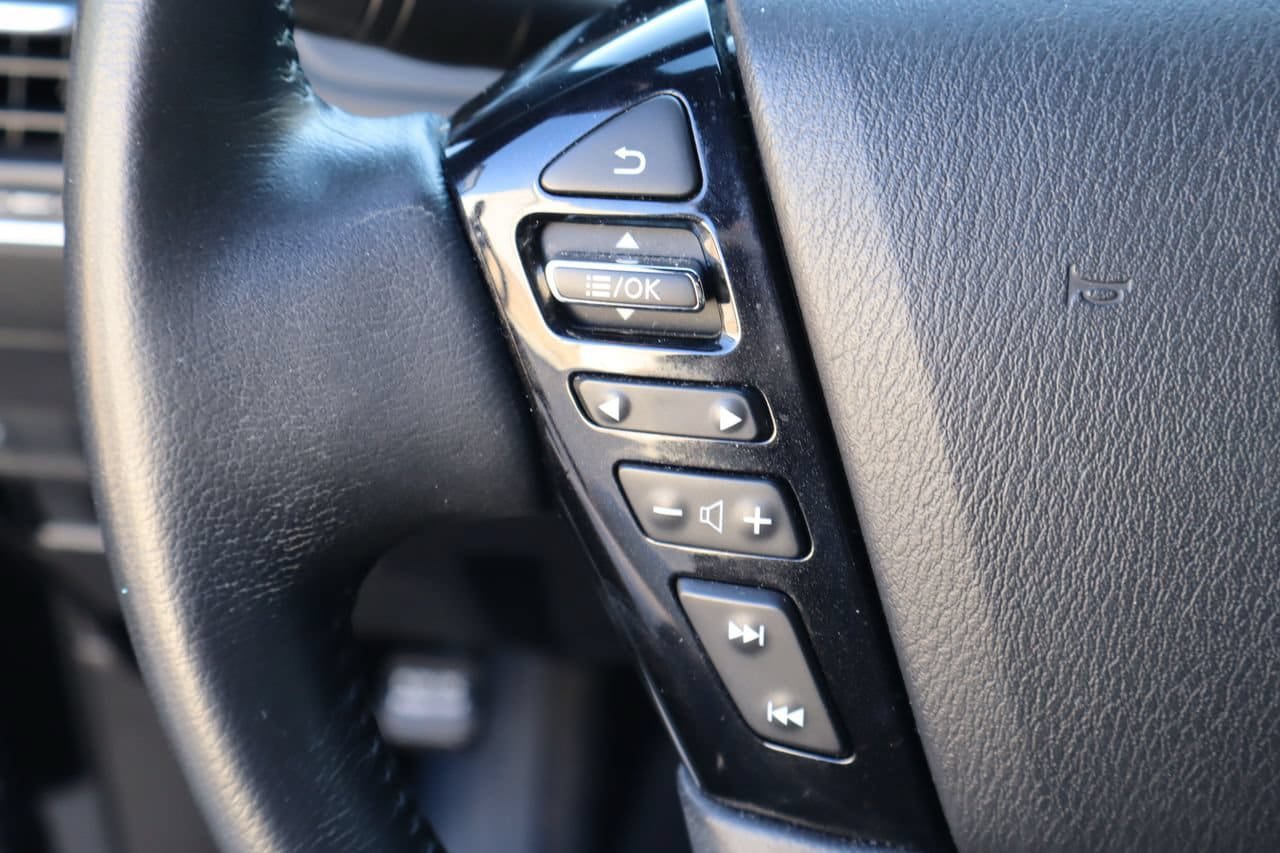 Used 2022 Nissan Armada SL w/ Midnight Edition Package RWD image 14