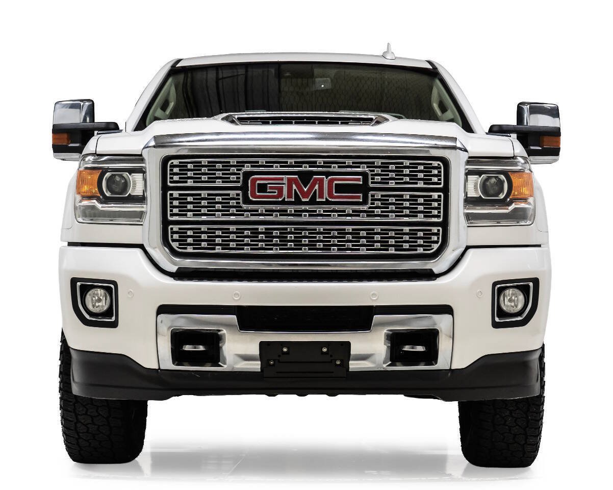 Used 2018 GMC Sierra 3500 Denali w/ Duramax Plus Package AWD/4WD image 7
