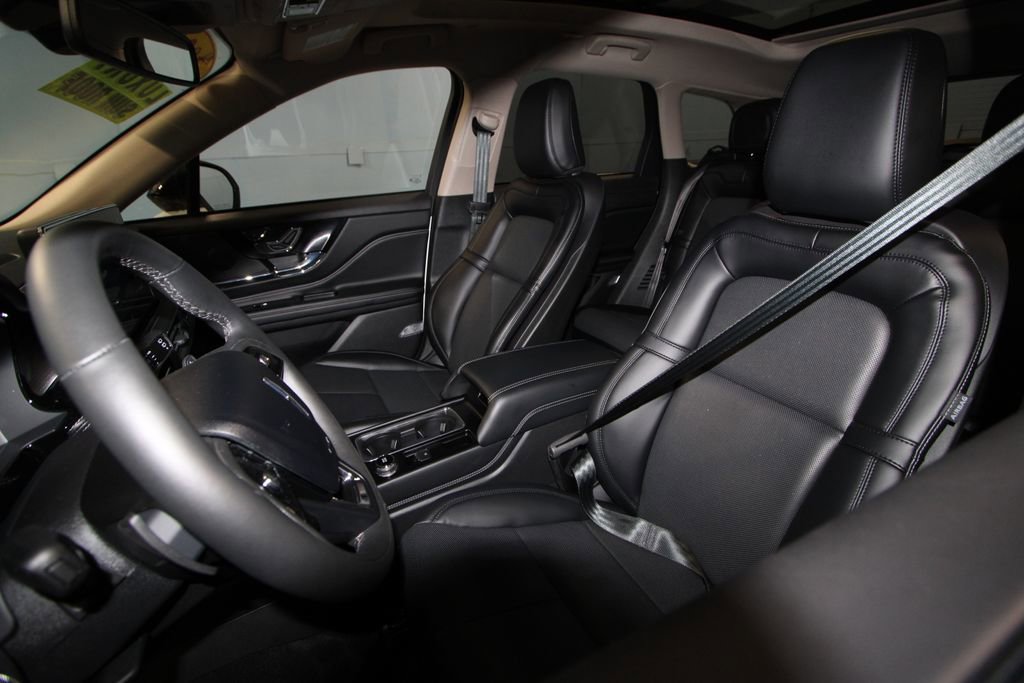 Used 2026 Lincoln Corsair Grand Touring image 4