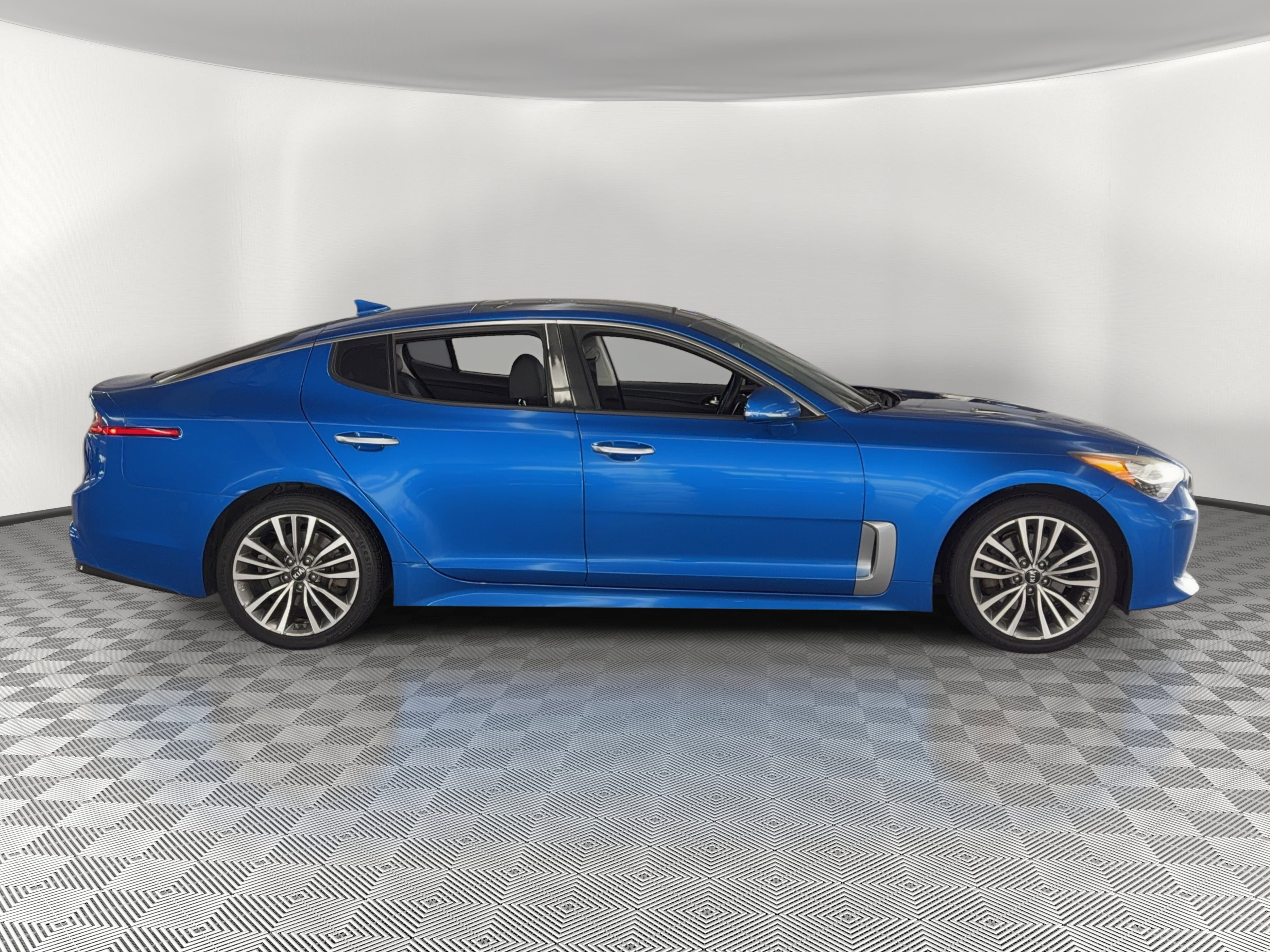 Used 2019 Kia Stinger w/ Sun & Sound Package RWD image 8