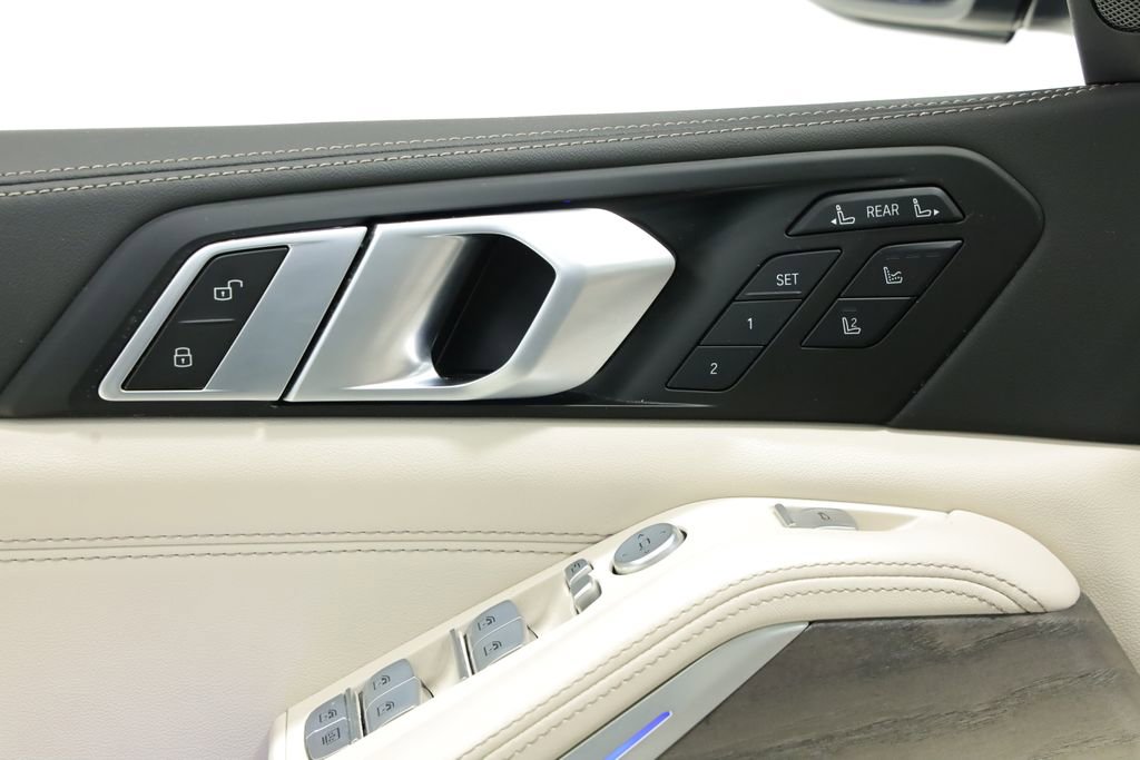 Used 2024 BMW X7 M60i w/ Executive Package AWD/4WD image 32