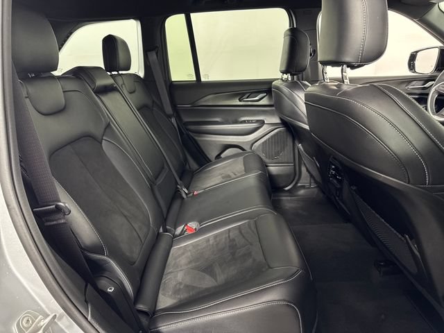 Used 2023 Jeep Grand Cherokee Altitude AWD/4WD image 30