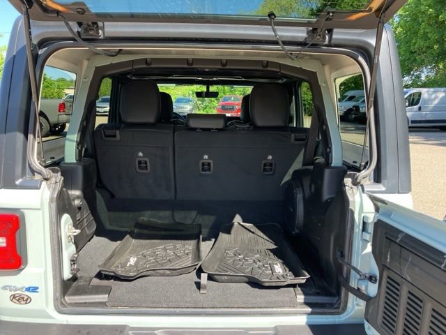 Used 2023 Jeep Wrangler Unlimited Sahara w/ Cold Weather Group AWD/4WD image 19
