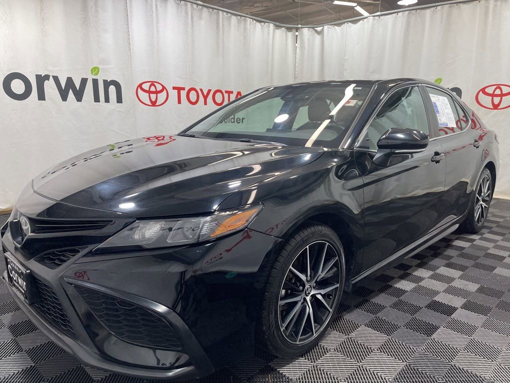 Used 2024 Toyota Camry SE image 3