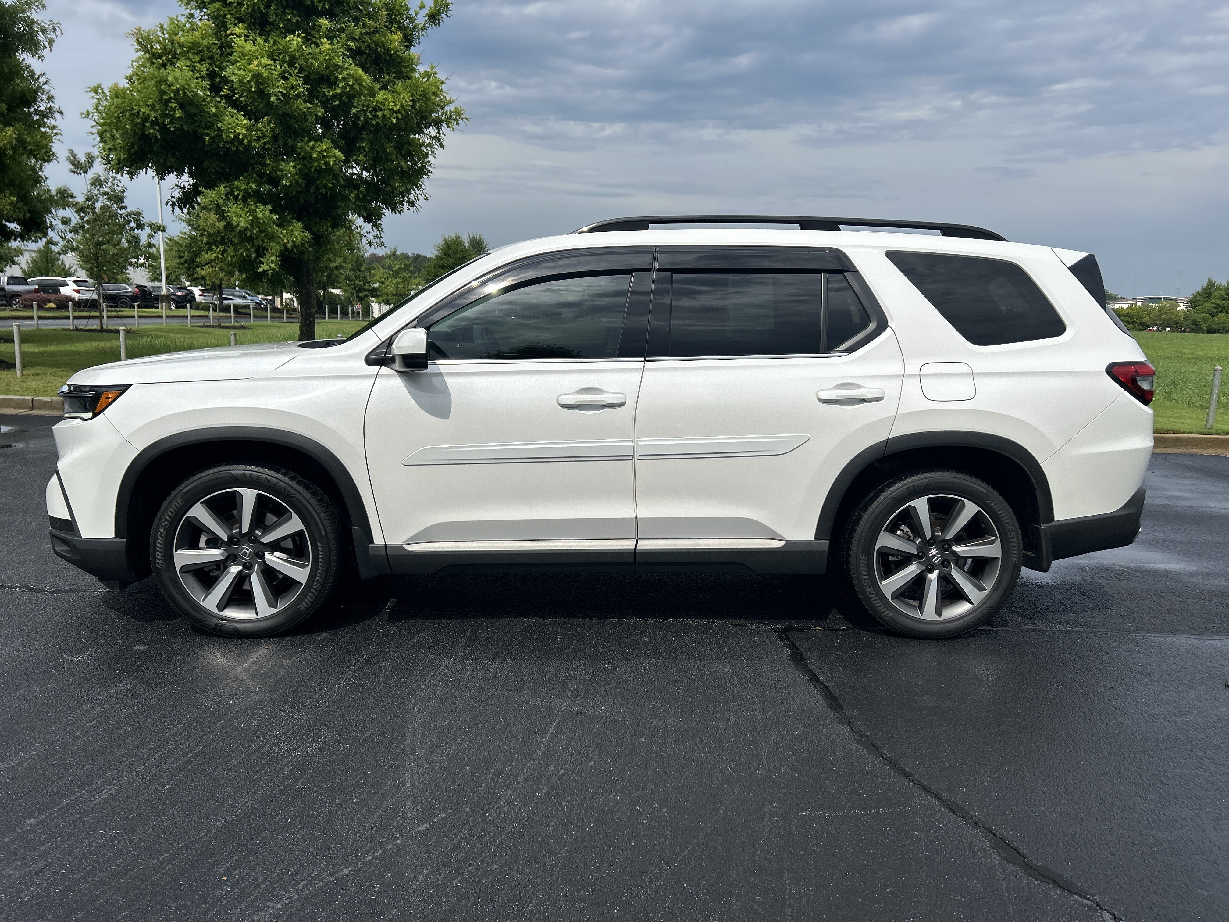 Used 2025 Honda Pilot Elite image 6