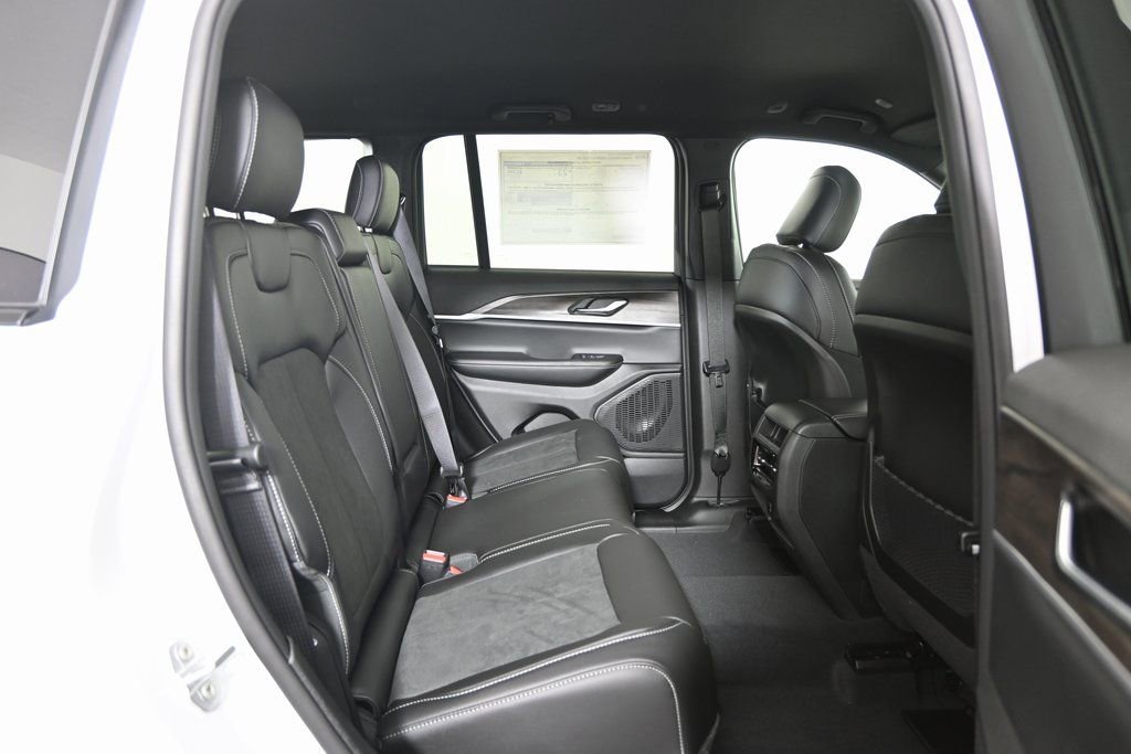 New 2026 Jeep Grand Cherokee Laredo image 15