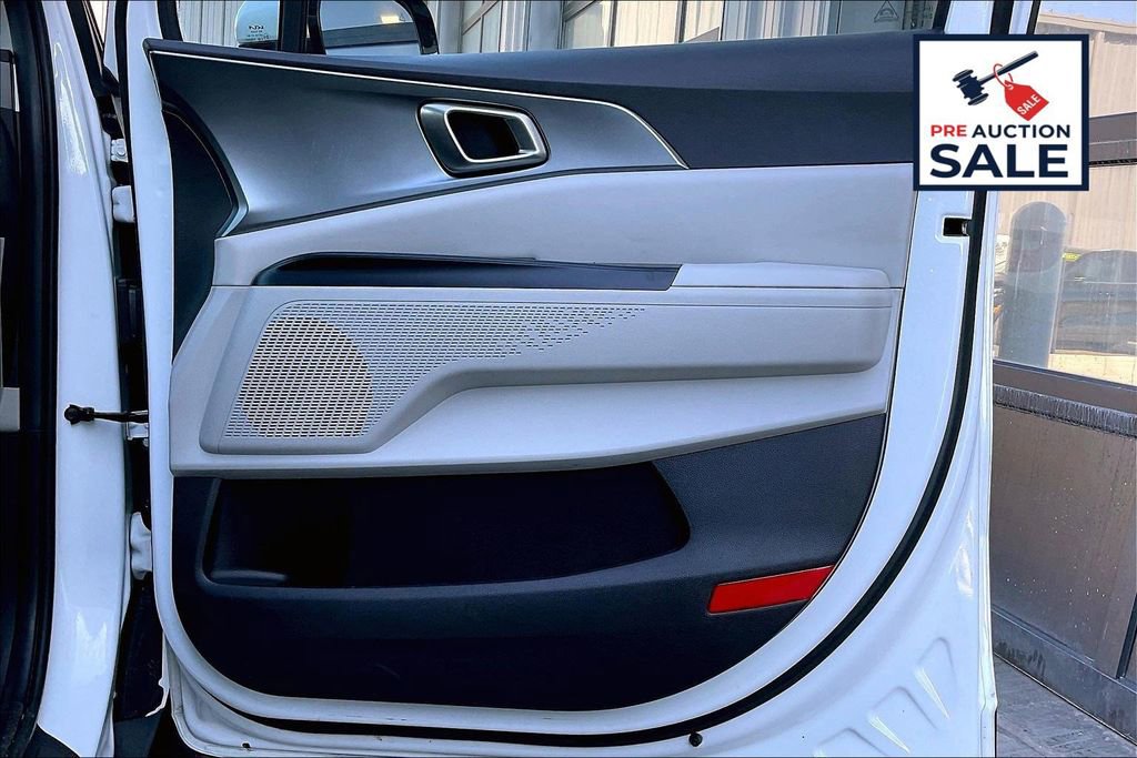 Used 2024 Kia Carnival LX image 22