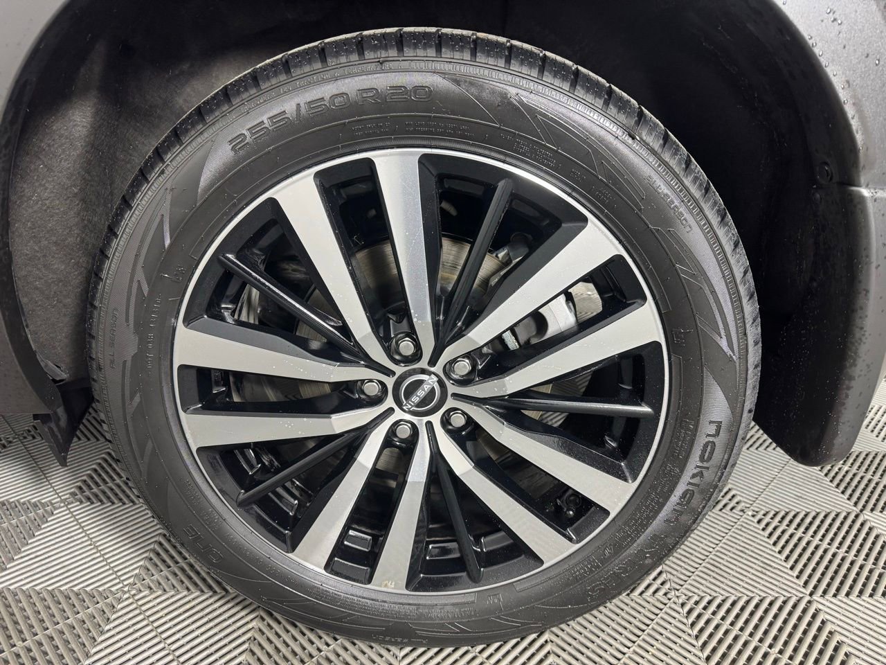 Used 2025 Nissan Pathfinder Platinum image 39