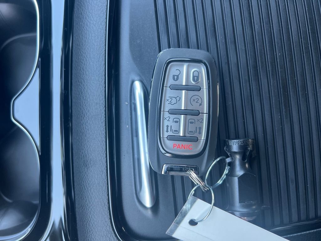 New 2026 Chrysler Pacifica Limited image 39