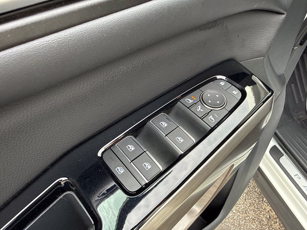 Used 2024 Nissan Pathfinder Platinum w/ Cargo Package AWD/4WD image 25