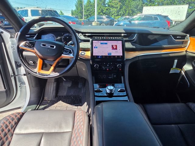 Used 2023 Jeep Grand Cherokee Summit AWD/4WD image 5