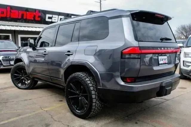 Used 2025 Lexus GX 550 image 10