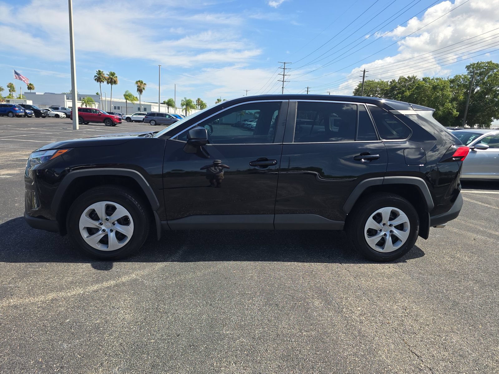 Used 2024 Toyota RAV4 LE FWD image 6