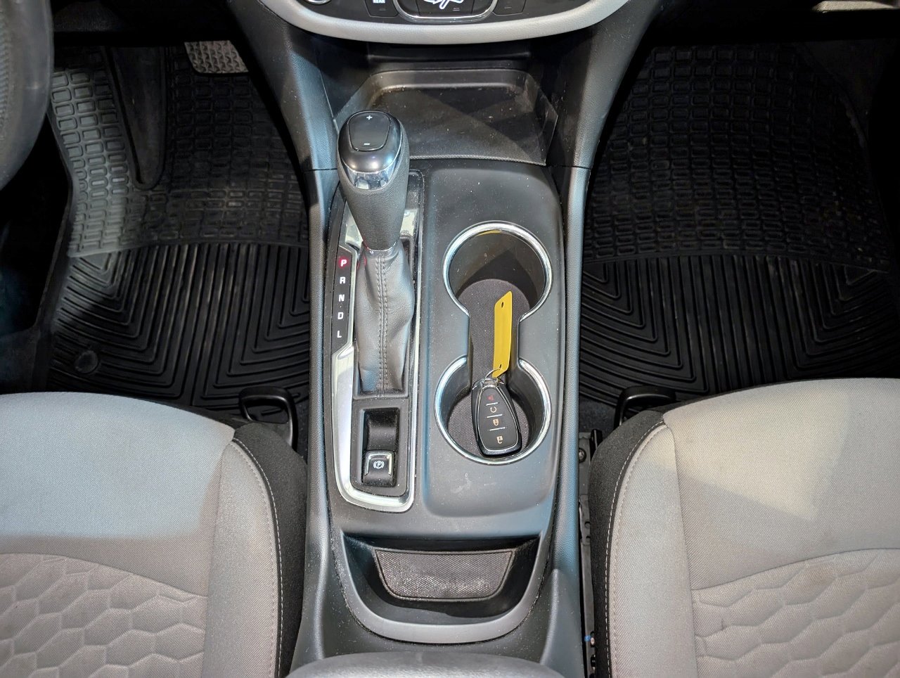 Used 2020 Chevrolet Equinox LS image 38