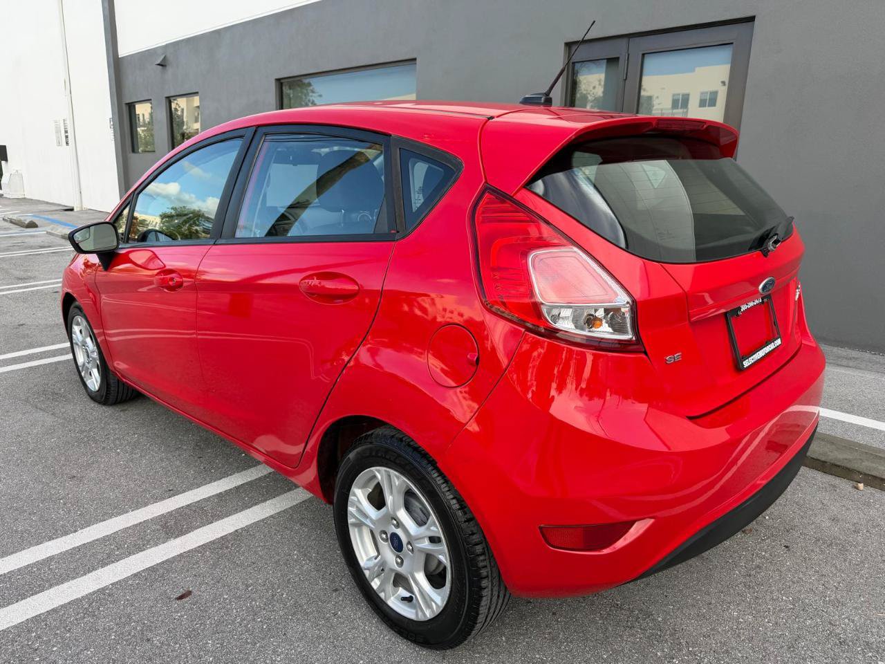 Used 2015 Ford Fiesta SE FWD image 8