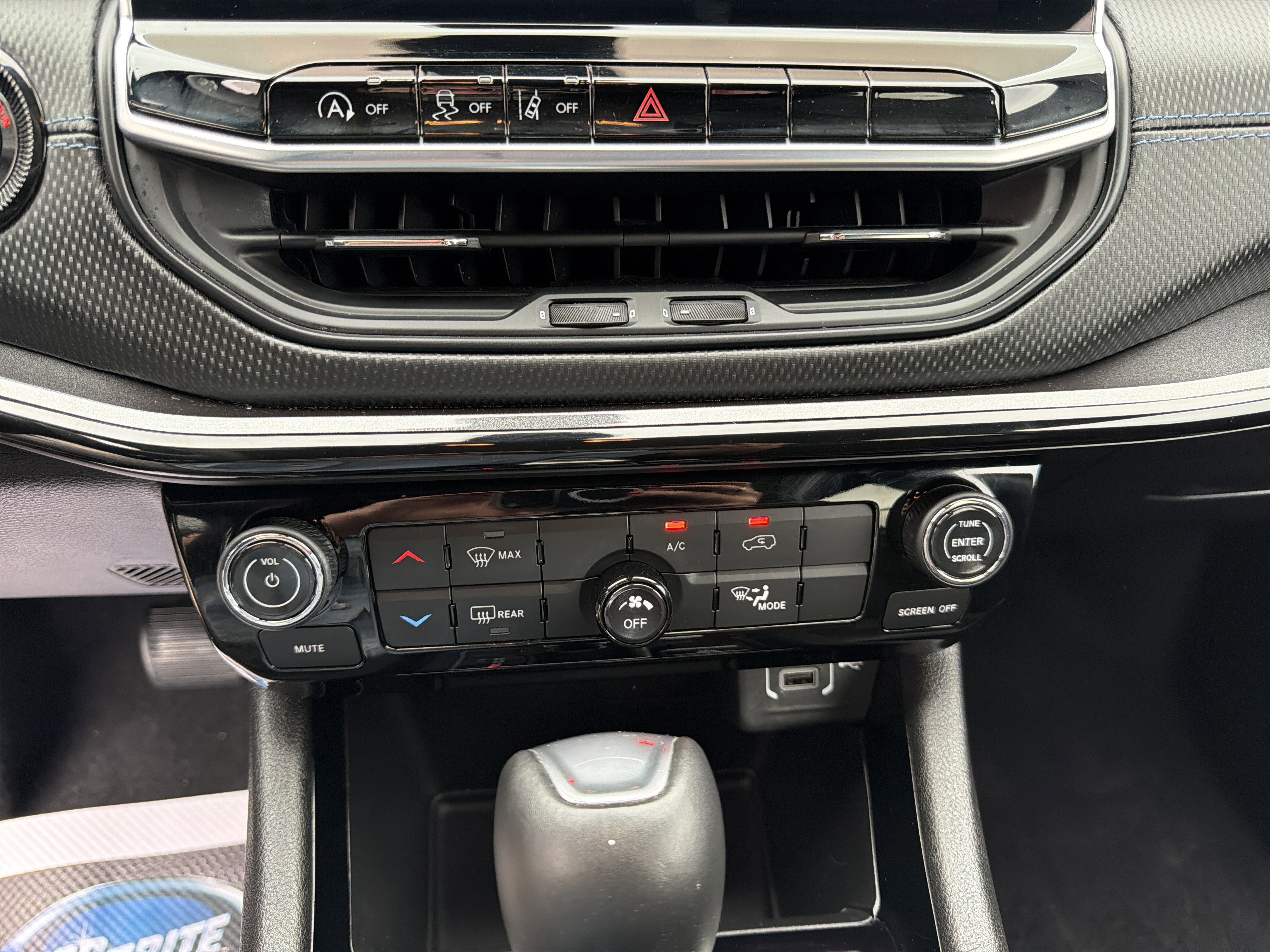 Used 2025 Jeep Compass Latitude w/ Altitude Special Edition image 17