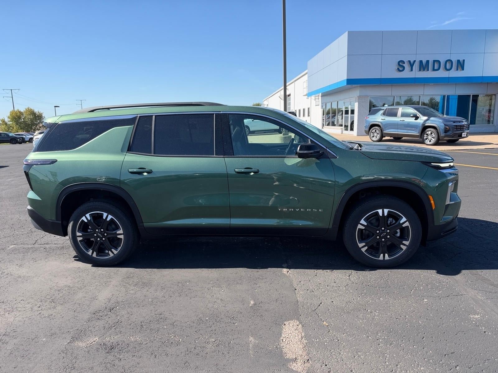 New 2027 Chevrolet Traverse LT w/ Driver Confidence Package AWD/4WD image 2