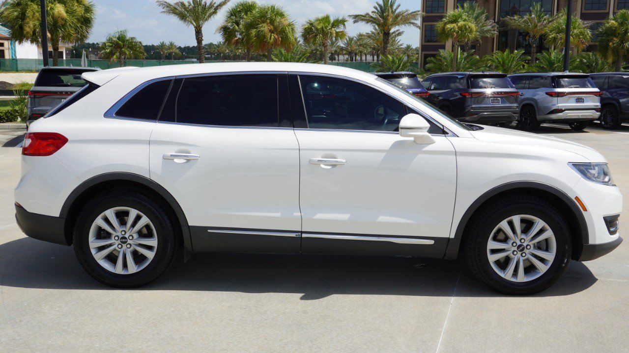 Used 2016 Lincoln MKX Premiere w/ Cargo Accessories Package FWD image 4