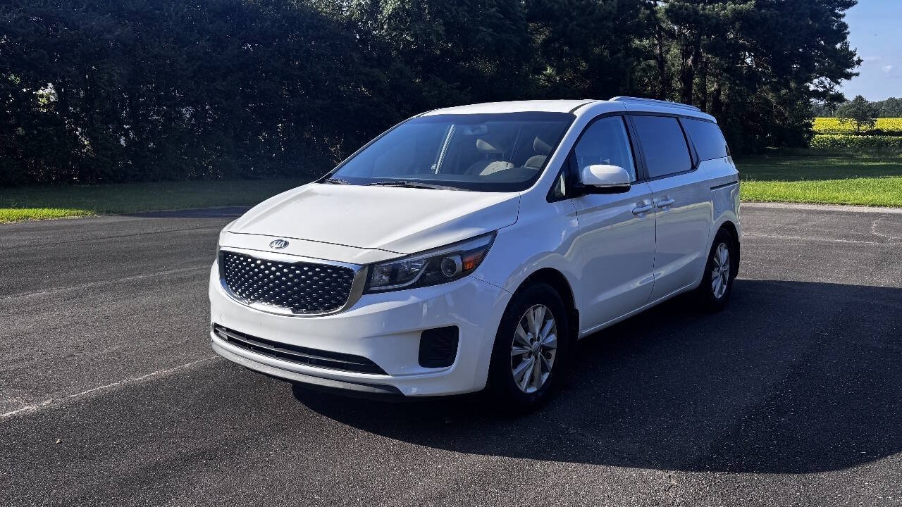 Used 2016 Kia Sedona LX w/ Option Group 020 FWD image 4