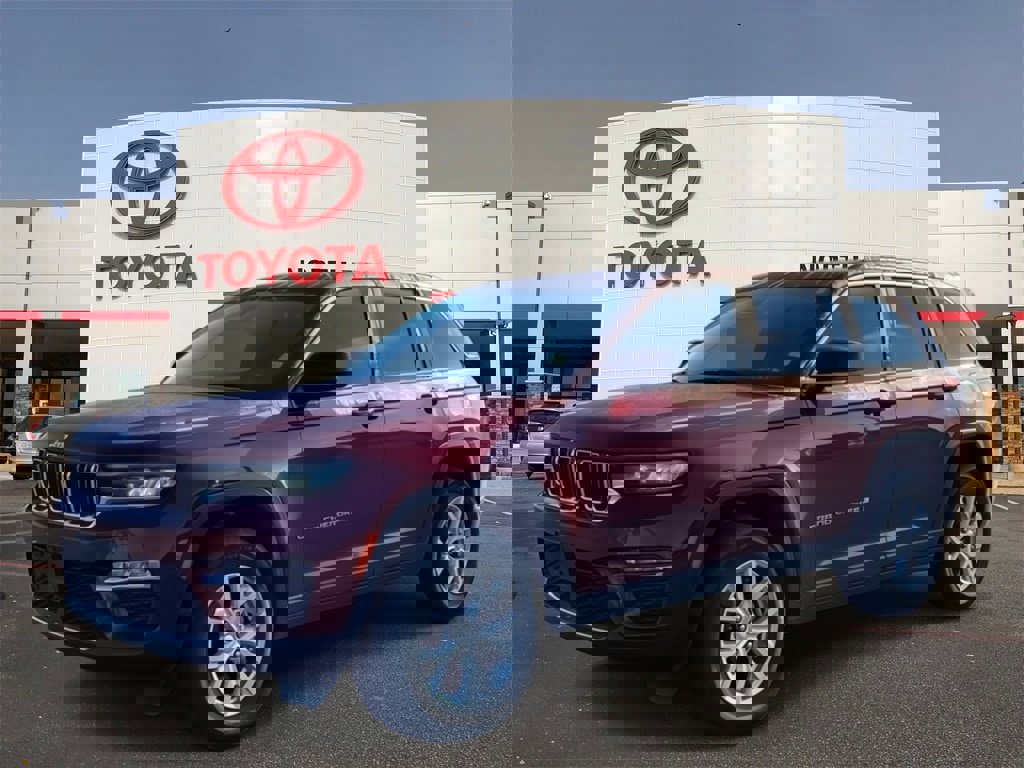 Used 2023 Jeep Grand Cherokee Limited w/ Trailer Tow Prep Group (B)