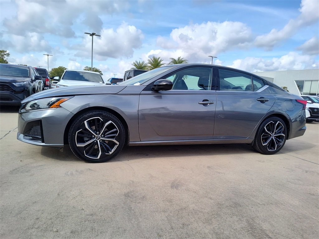 Used 2024 Nissan Altima 2.5 SR image 3