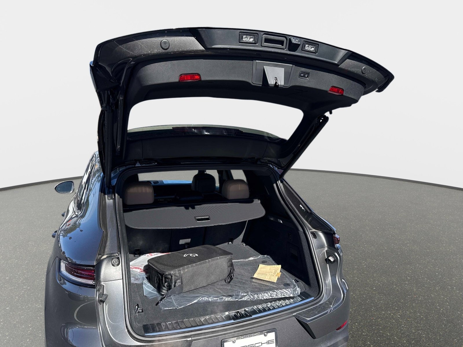 New 2025 Porsche Cayenne E-Hybrid image 13