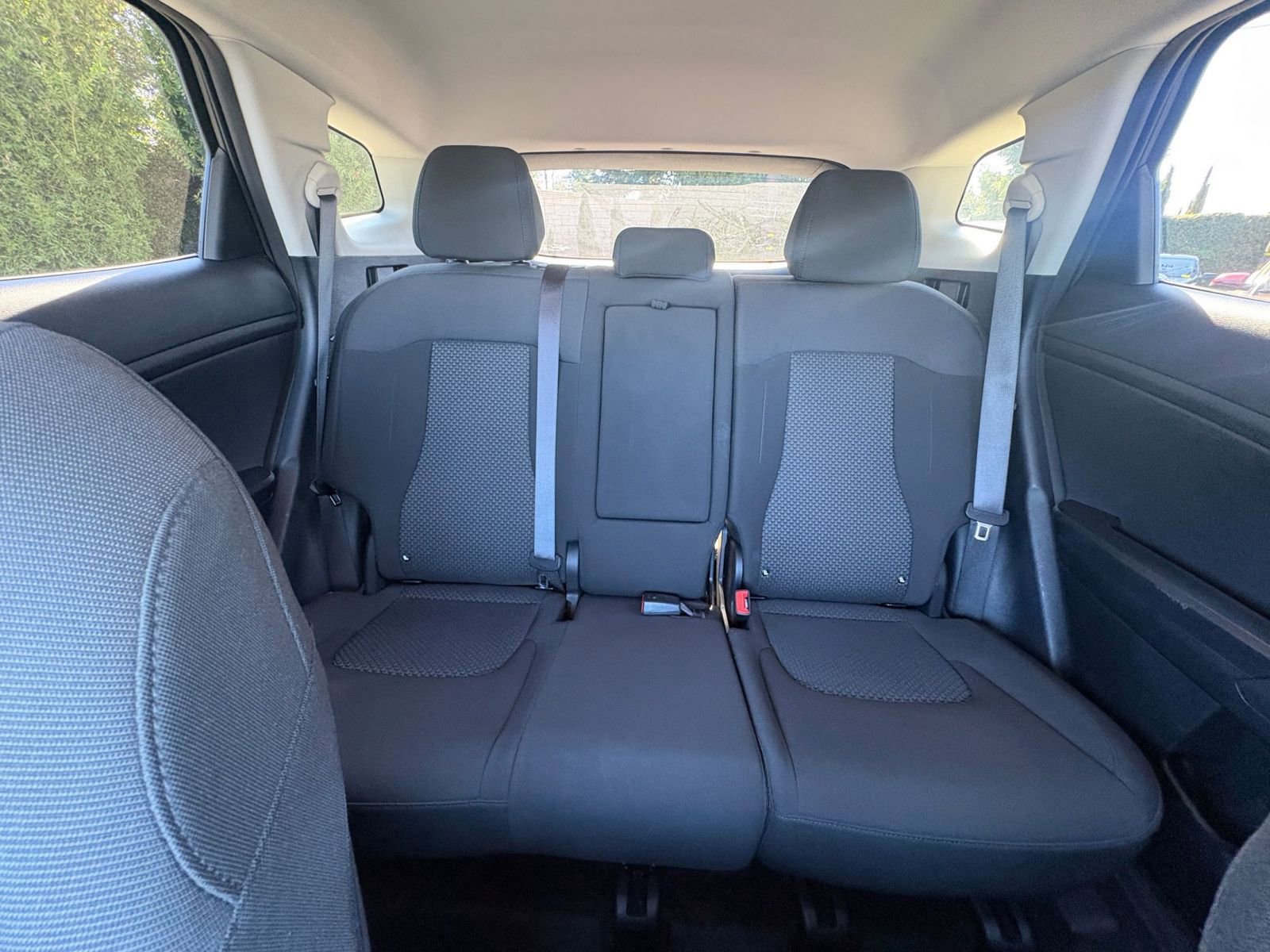 Used 2025 Kia Sportage LX image 37