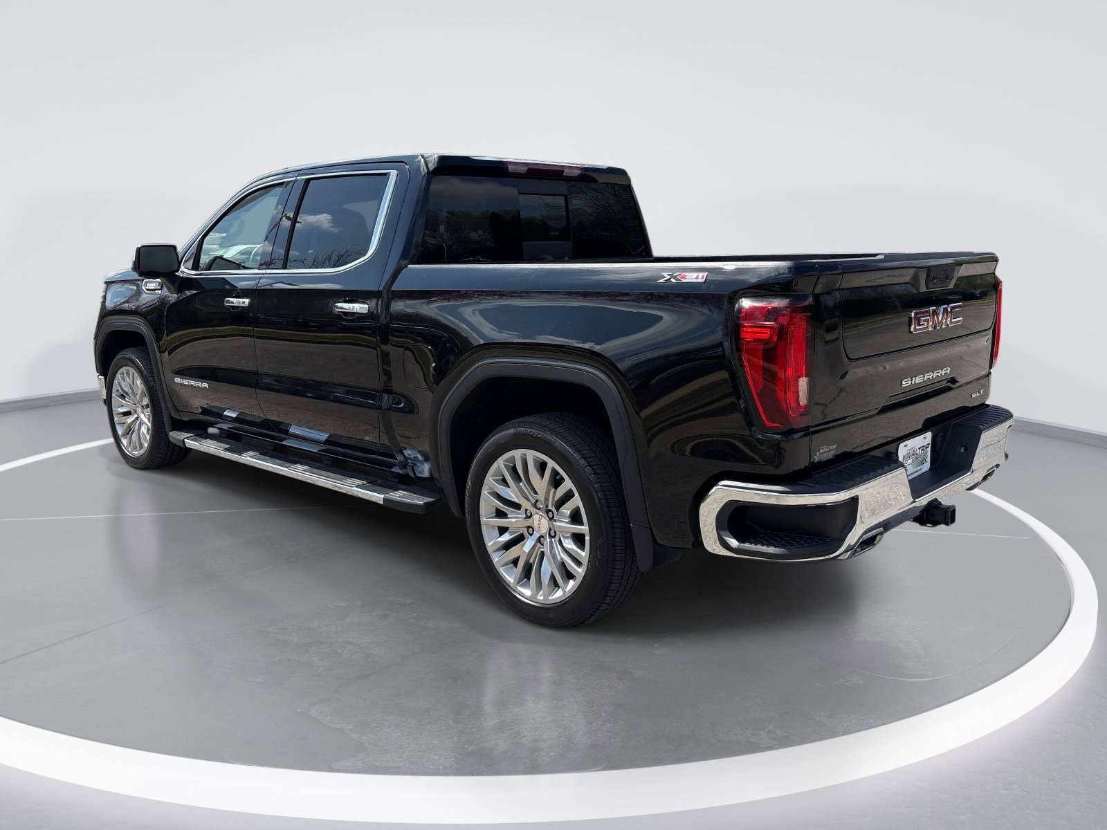 Certified 2023 GMC Sierra 1500 SLT w/ SLT Convenience Package image 6