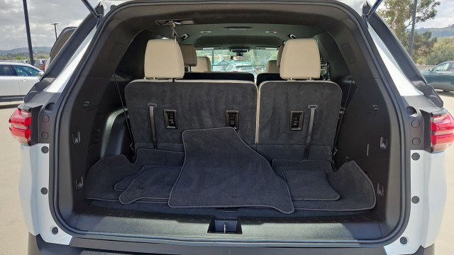 Used 2023 Chevrolet Traverse LS w/ Midnight/Sport Edition FWD image 25