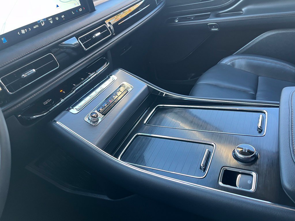 Used 2026 Lincoln Aviator AWD image 34