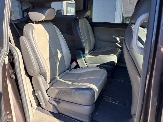 Used 2016 Kia Sedona LX w/ LX Essentials Premium Package FWD image 9