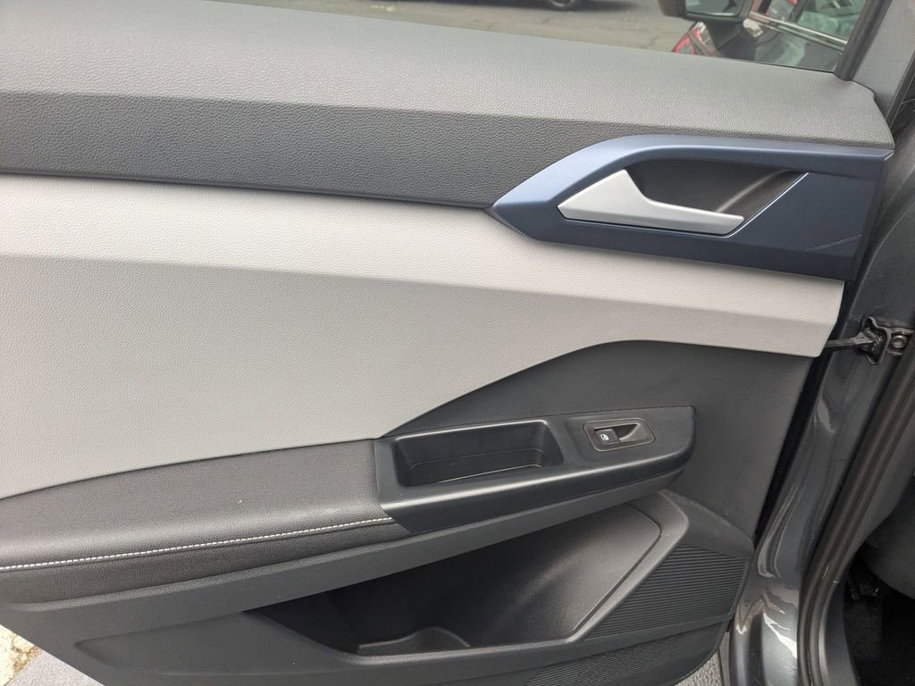 Used 2024 Volkswagen Taos SE image 25