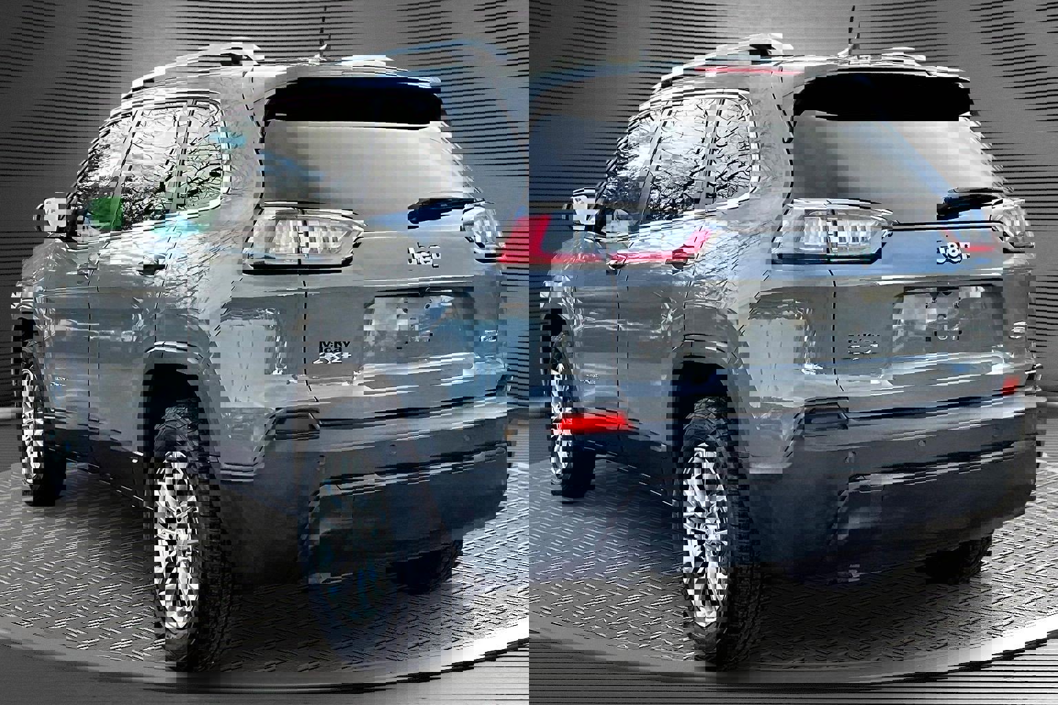 Used 2019 Jeep Cherokee Latitude Plus w/ Cold Weather Group image 4