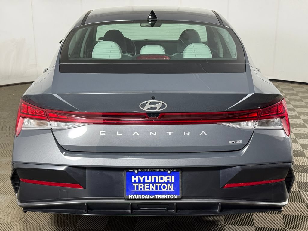 Certified 2025 Hyundai Elantra Limited FWD image 14