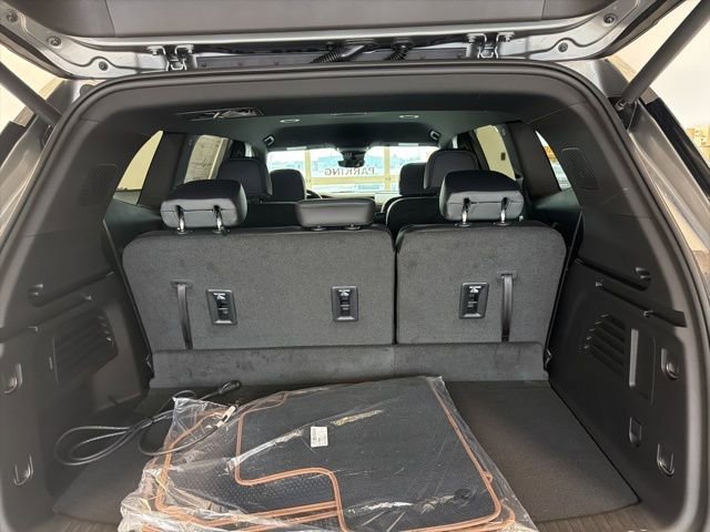 New 2026 GMC Acadia AT4 w/ Luxury Package image 23
