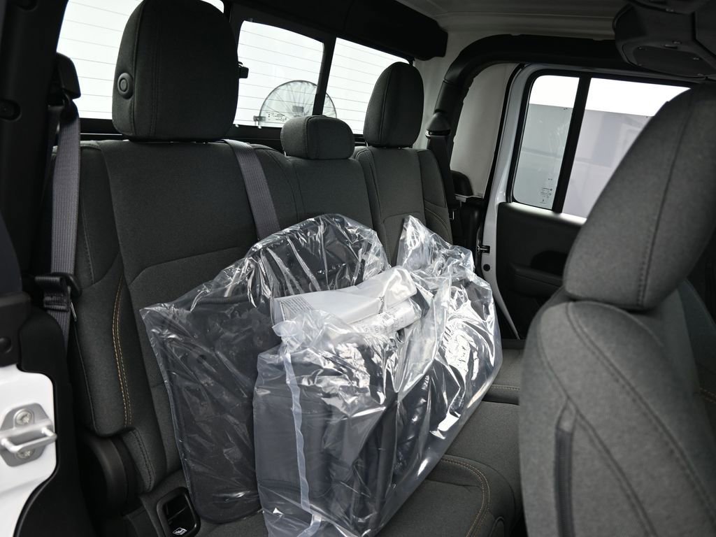 Used 2025 Jeep Gladiator Sport image 38