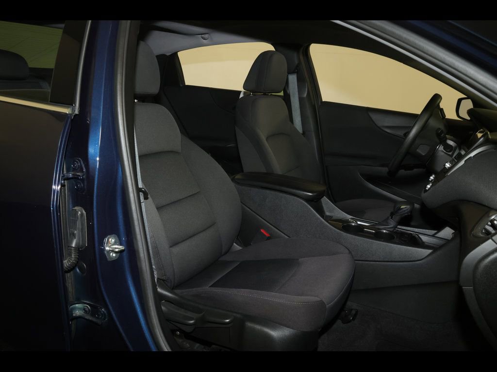 Used 2022 Chevrolet Malibu LT image 28