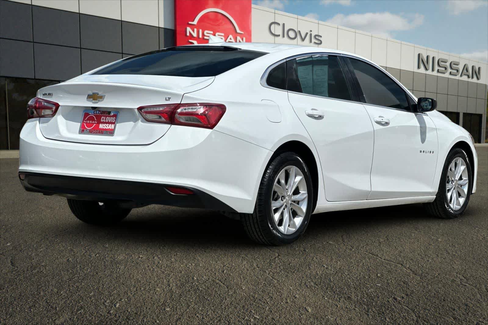 Used 2022 Chevrolet Malibu LT FWD image 3