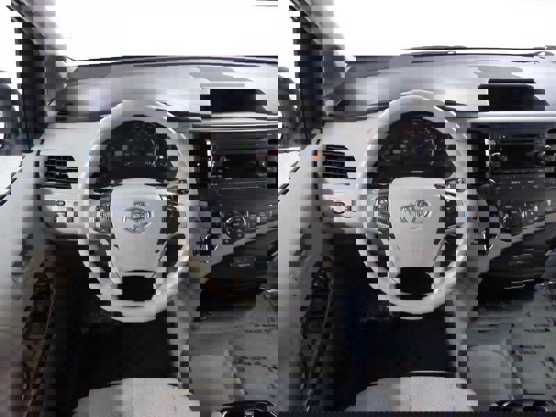 Used 2014 Toyota Sienna LE image 9