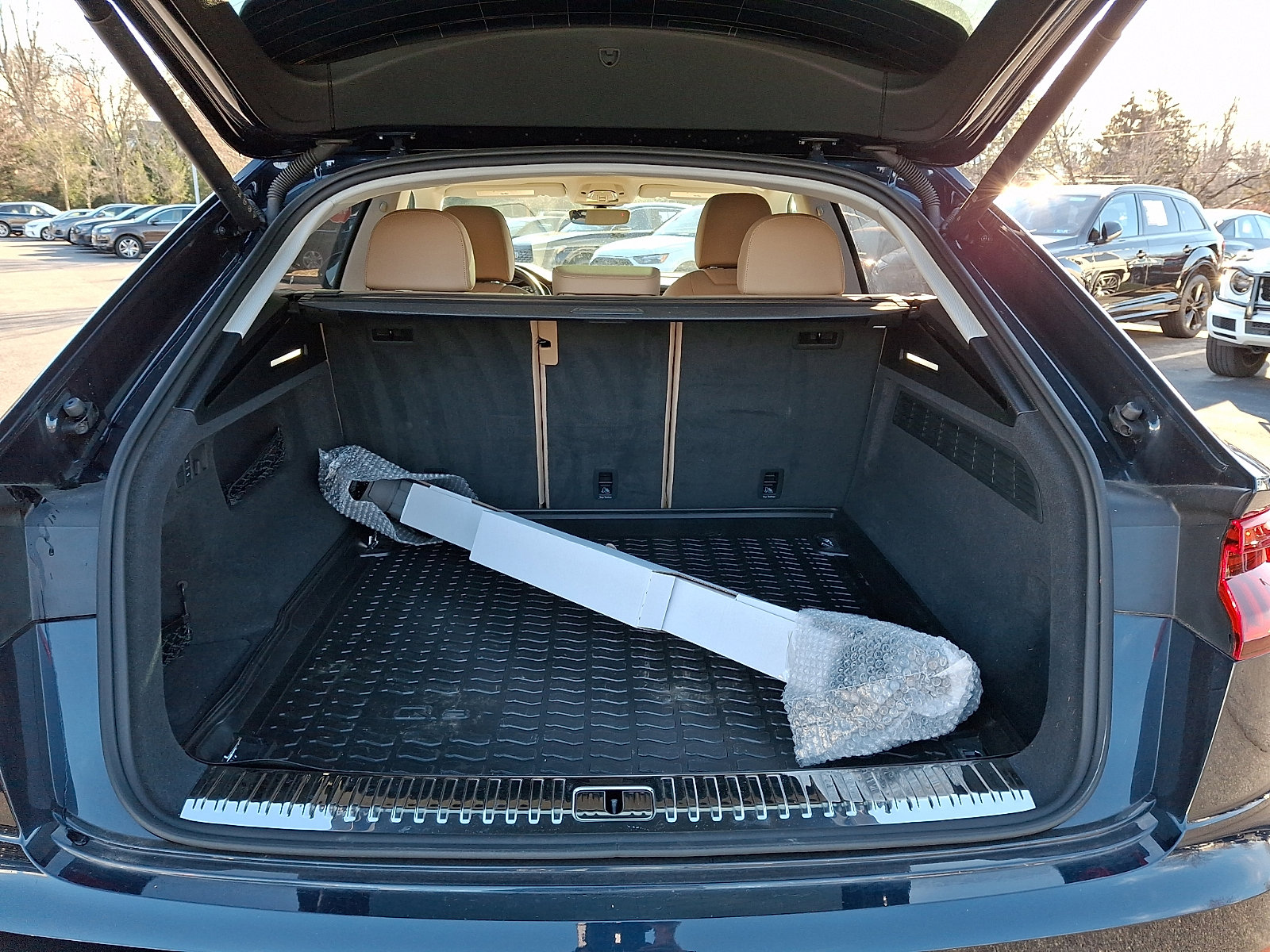 Used 2023 Audi Q8 Prestige image 30