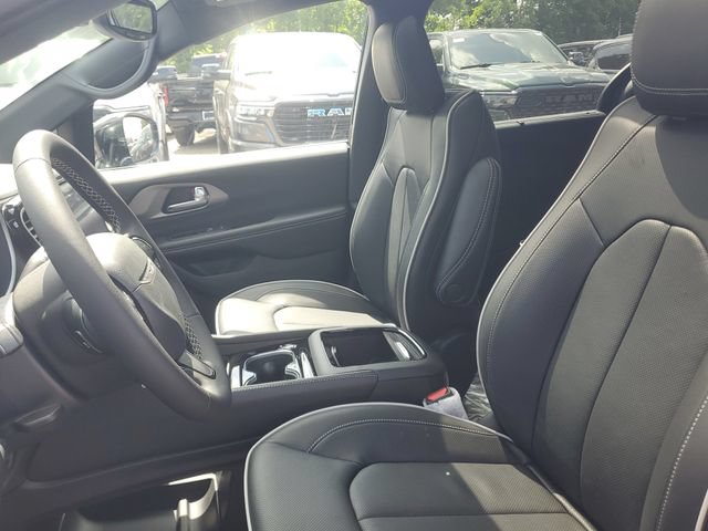 New 2027 Chrysler Pacifica Limited AWD/4WD image 18