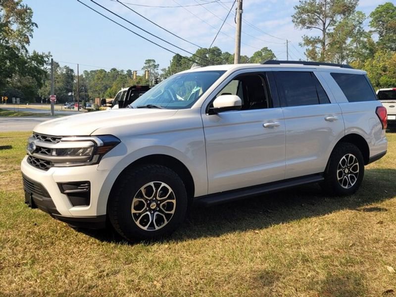 Used 2024 Ford Expedition XLT image 4