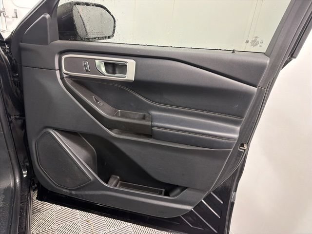 Used 2020 Ford Explorer XLT w/ Equipment Group 202A AWD/4WD image 12