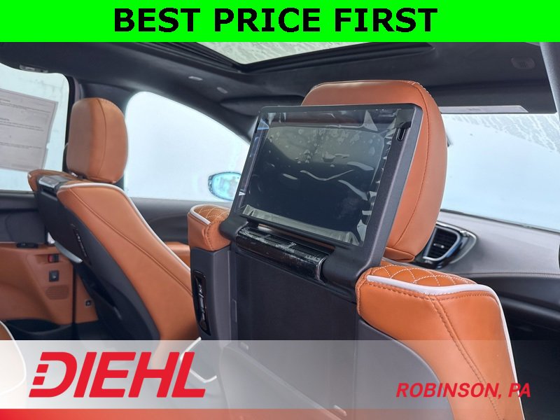 New 2026 Chrysler Pacifica Pinnacle image 15